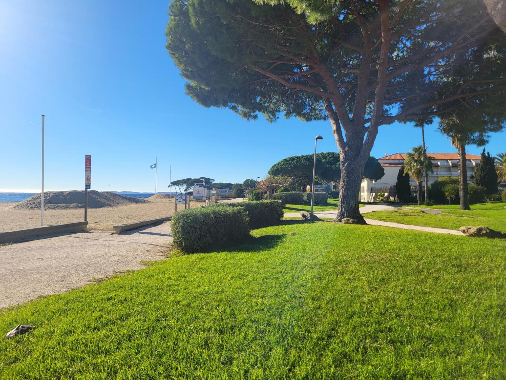 Mazet Climatise Rdj Plages Parking Wifi Gratuit 拉隆德莱丝莫里斯 外观 照片